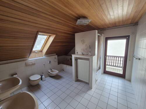 Bad mit Badewanne 2.OG - 