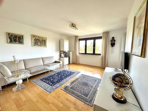 Wohnzimmer - Komfortable 2-Zimmer-Wohnung mit Rheinblick & Außenstellplatz