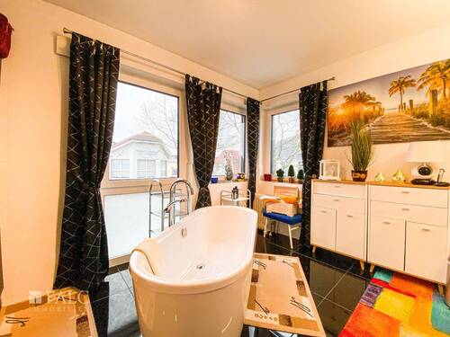 1. OG mit Badewanne rechte Seite - 