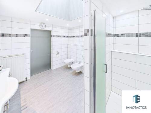 Badezimmer EG - Splitlevel-Einfamilienhaus: Fachwerk-, Massivkombination mit Garten & Scheune - ideal für Handwerker