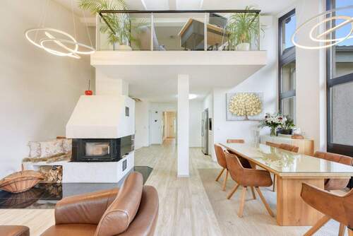 Wohnen, Kamin, Galerie - 4 Zimmer Reihenmittelhaus zum Kaufen in Gerlingen