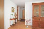 Diele mit Garderobe - 
