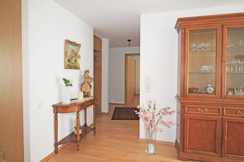 Diele mit Garderobe - 