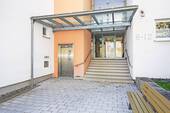 Eingang Rossgasse mit Aufzug - 