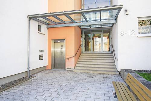 Eingang Rossgasse mit Aufzug - 