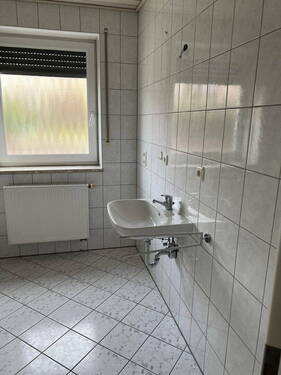 Bad EG - 7 Zimmer Mehrfamilienhaus, Wohnhaus in Beratzhausen