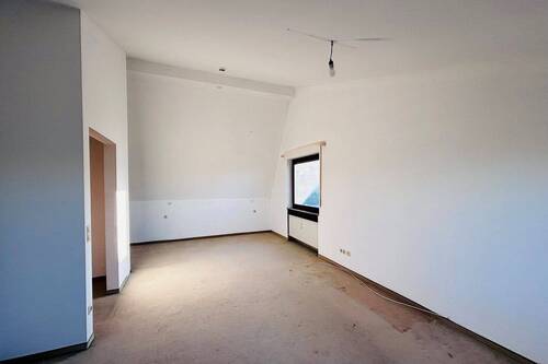 großes Zimmer rückwärtiger Bereich - 