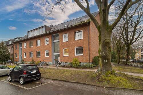 Hausansicht - Attraktive 2,5-Zimmer-Wohnung in beliebter Lage von Hamburg-Niendorf