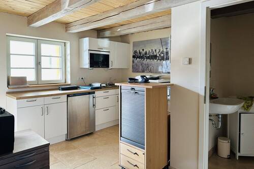 Büro mit Küche im Nebengebäude - 