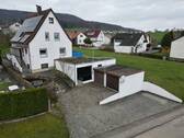 Frontansicht West, Stellplätze - 4 Zimmer Einfamilienhaus in Aalen-Attenhofen
