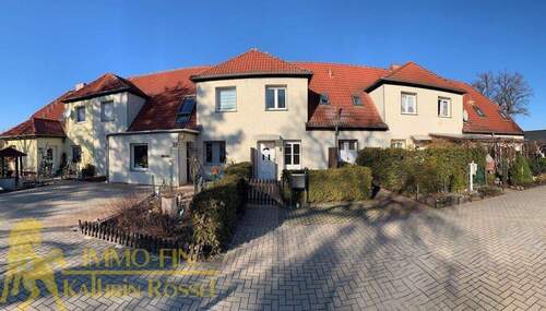 Südseite - Eingangsbereich - Reihenmittelhaus am ruhigen Stadtrand von Weißwasser mit Garten