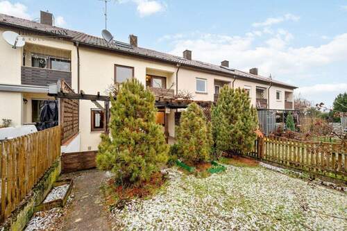 Hausansicht + Garten - 4 Zimmer Reihenmittelhaus zum Kaufen in Heilbronn / Neckargartach