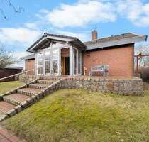 Idyllischer Bungalow am Feldrand mit Pferdestall auf großem Grundstück - Groß Kummerfeld