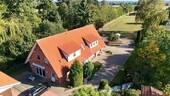 Titelbild - Ensemble aus Mehrfamilienhaus, großem Baugrundstück und kleiner Weide - im Herzen von Pattensen