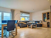 Wohnzimmer mit Esstisch - 5 Zimmer Bungalow zum Kaufen in Garz/Rügen