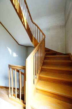 Treppe zum Dachgeschoss - 