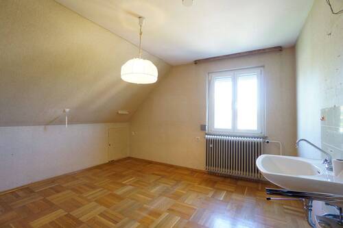 Zimmer mit Parkettboden - 