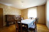 Zimmer mit Parkettboden - 