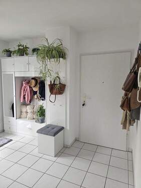 Garderobe - Etagenwohnung mit 94,00 m&sup2; in Bad Homburg zum Kaufen