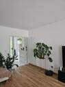 Wohnzimmer Blick zum Eingang - 