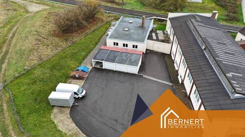 Luftaufnahme Kleine Halle/ Garagen - 