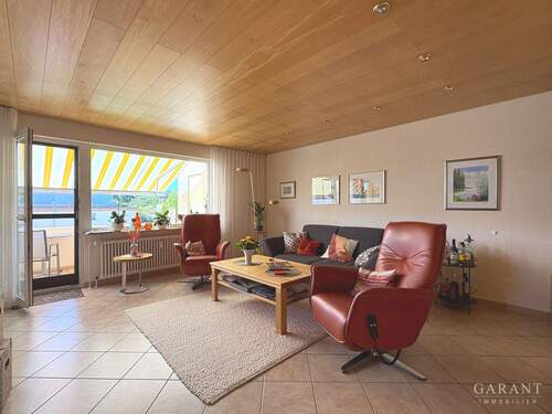 Wohnzimmer - Gemütlich Wohnen im Grünen! - 1.160,00 EUR Kaltmiete, ca.  103,00 m² Wohnfläche