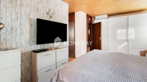 1. OG Schlafzimmer 1 2 - 