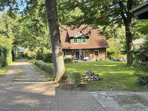 Anliegerweg zur Garage - 