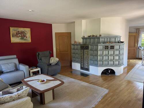 Wohnzimmer mit Kachelofen - 