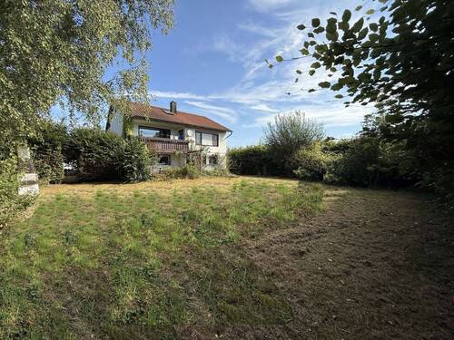 Blick vom Garten zum Haus - 