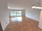 großes Wohnesszimmer - 2 Zimmer Etagenwohnung in Düsseldorf
