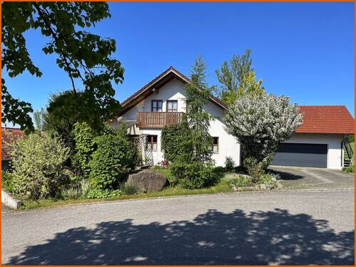 Straßenansicht - 6 Zimmer Einfamilienhaus zum Kaufen in Neukirchen