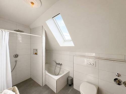 Badezimmer / Hauptschlafzimmer - 