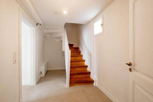 Flur - 4 Zimmer Mehrfamilienhaus, Wohnhaus zum Kaufen in Lübeck