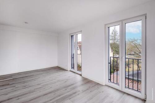 Zimmer mit Balkon - Etagenwohnung mit 79,60 m&sup2; in Berlin zur Miete