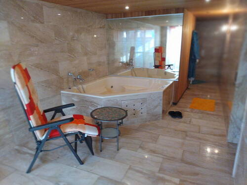 Whirlpool im Saunabereich - 