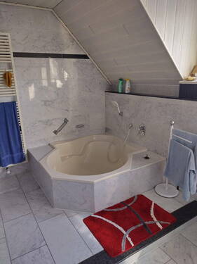 1. Bad Rundbadewanne 1. OG - 