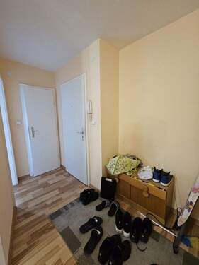 Diele - 3 Zimmer Etagenwohnung zum Kaufen in Neutraubling