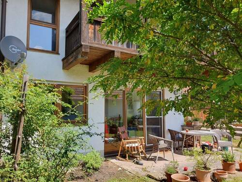 Blick auf die Terrasse - 6 Zimmer Doppelhaushälfte zum Kaufen in Kolbermoor