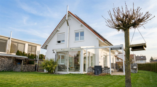 Außenansicht - Energiesparendes Einfamilienhaus mit Wintergarten in Fellheim