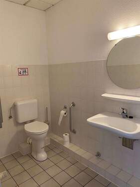 WC 1 am Wartebereich - 