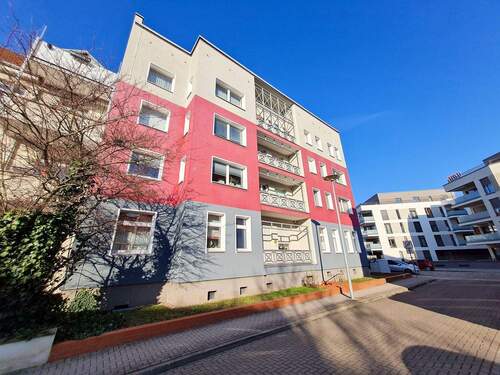 Hausansicht - 3 Zimmer Etagenwohnung zum Kaufen in Magdeburg