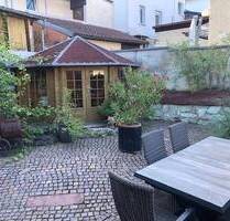 Ehemalige Hofreite mit Garage und Innenhof - Wiesbaden Rambach