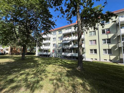 Hausansicht - 5-Zimmer-Wohnung plus Hauswirtschaftsraum auf 122 qm