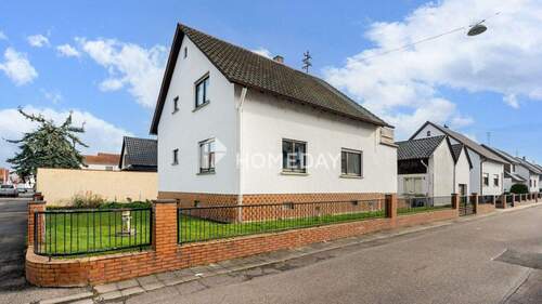 Außenansicht 2 - EFH mit 2 WE, Vorgarten und Werkstatt in Hagenbach: Ihr Platz für Familie, Generationen und Ideen