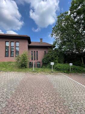 Ansicht Parplatz - Einfamilienhaus zum Kaufen in Mechernich