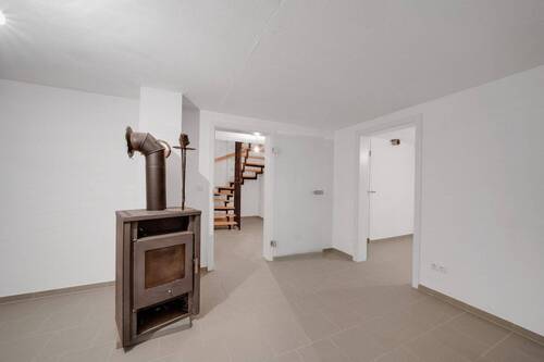 Kellerraum 1 mit Ofenanschluss - 