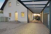 Eingangsbereich mit Carport - Provisionsfrei ! Schönes gepflegtes Einfamilienhaus in Ingolstadt Südwest, unverbaubare Lage