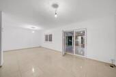 Geräumiges Wohnzimmer - 5 Zimmer Einfamilienhaus zum Kaufen in Ingolstadt