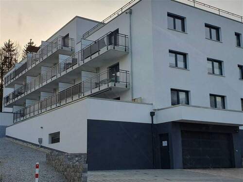 Außenansicht von Osten - 2 Zimmer Etagenwohnung zur Miete in Mallersdorf-Pfaffenberg